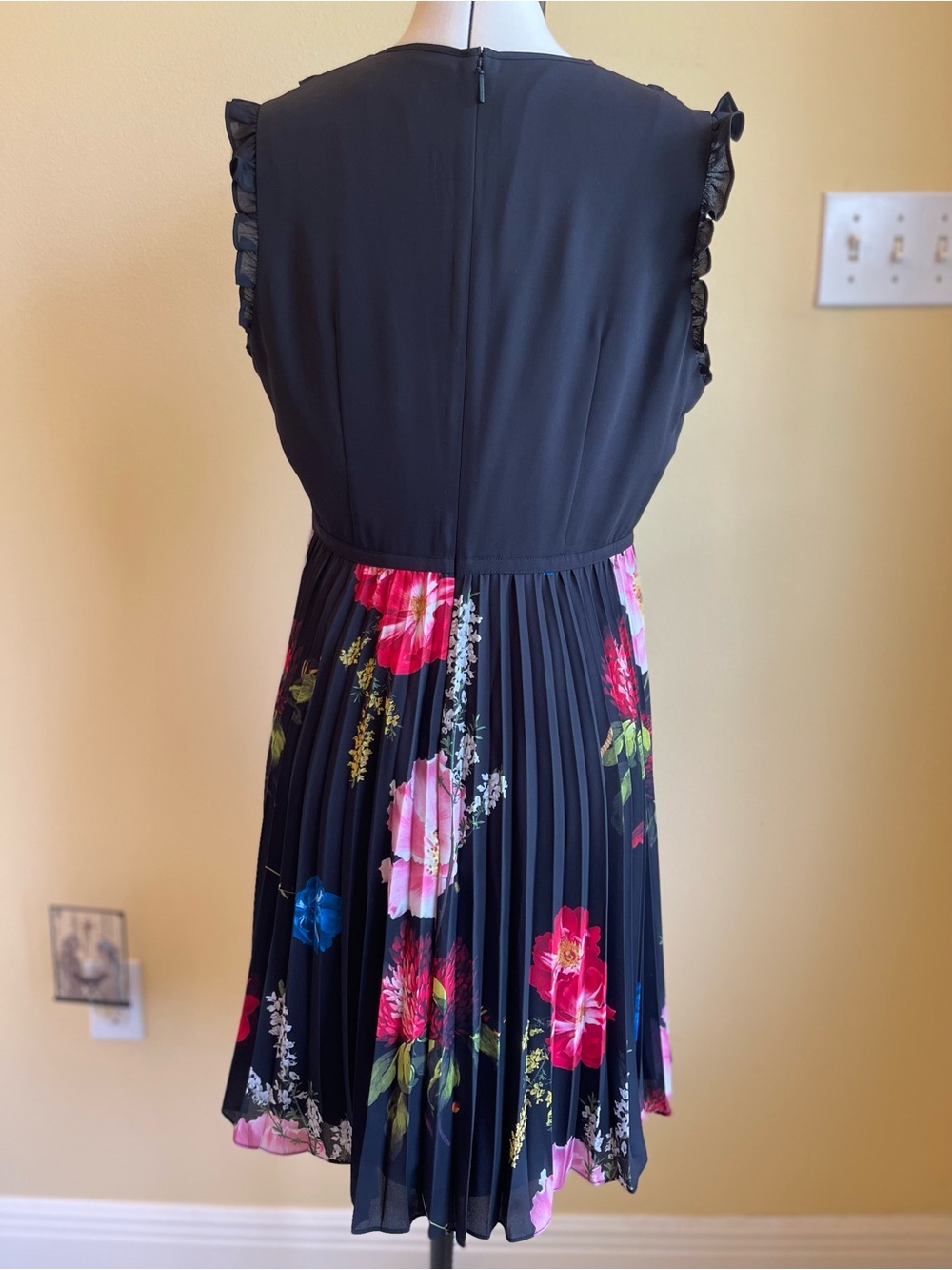 Ted Baker London Black and Vibrant Floral Pleated Party Dress Size 2 - Picture 2 of 8